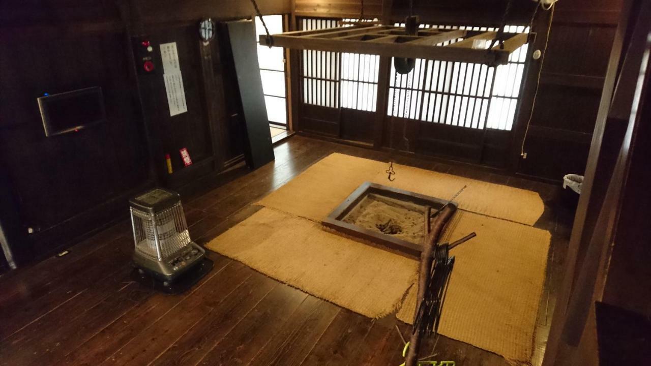 Gokayama Gassho No Sato Hotel Nanto Bagian luar foto